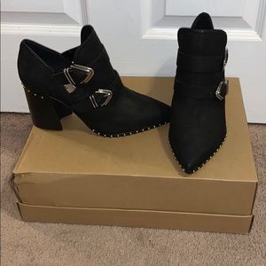 Gianni Bini booties